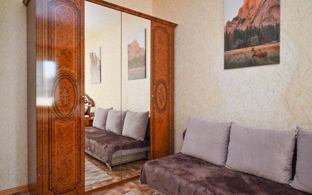 Na Respubliki 33А Flat