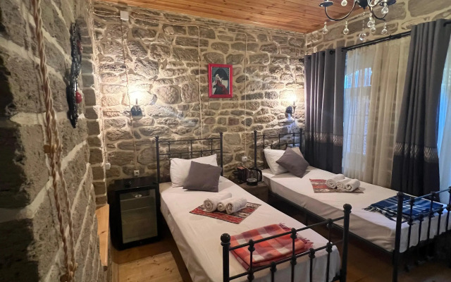 Old Rooms Hotel