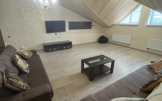 Pjatikomnatnyje V Taunkhause Na Bannom Apartments