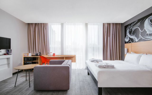 Ibis Oktyabr'skoe Pole Hotel