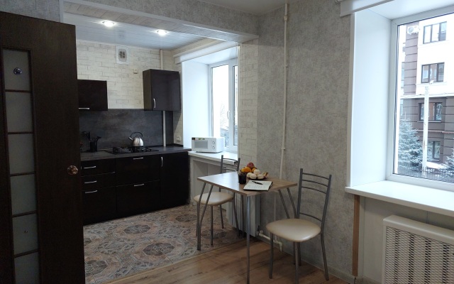 Yevrodvushka V Tsentpe Yaroslavlya Flat