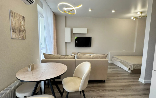 Studiya S Velikolepnym Vidom Na Reku Flat