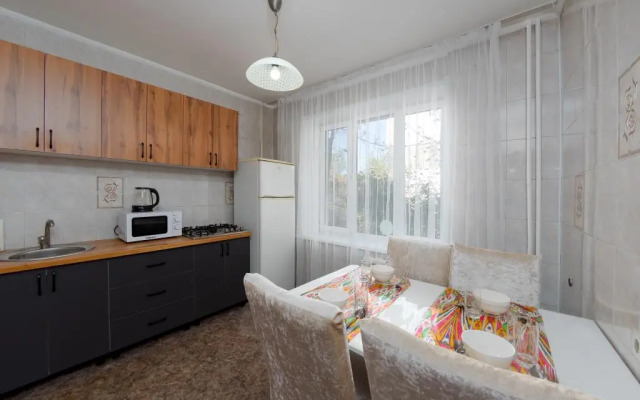 3-K v Tsentre Almaty Flat