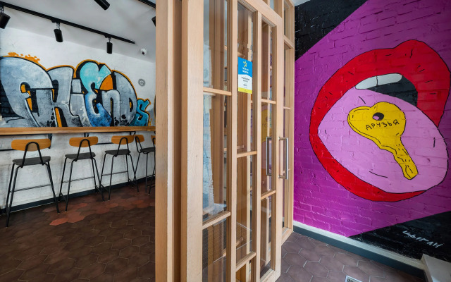 Druzya Graffiti Hostel
