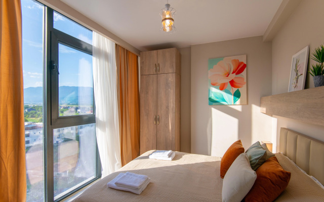 GG Home 1BR in Rainbow with Pool Flat