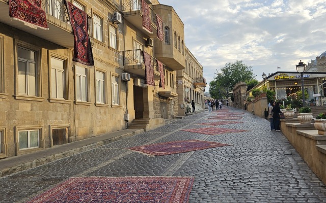 Отель NH Old City Hotel