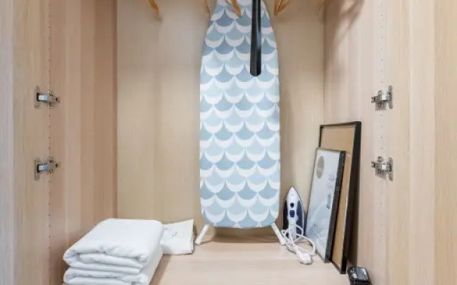 Apartments Apricot Tree ArtLine