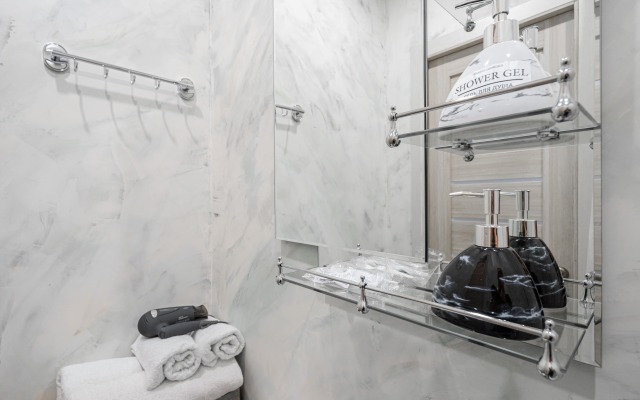 Uyutnaya studiya na prospekte Kosmonavtov Apartments