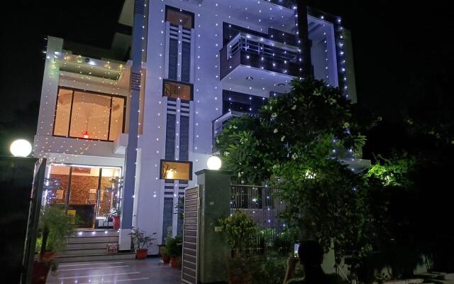 Blue Moon Residency Hotel & Restaurant Hotel