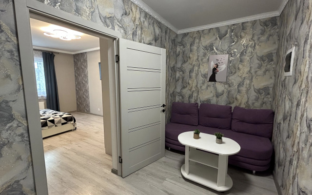 Uyutnaya kvartira v novom dome Flat