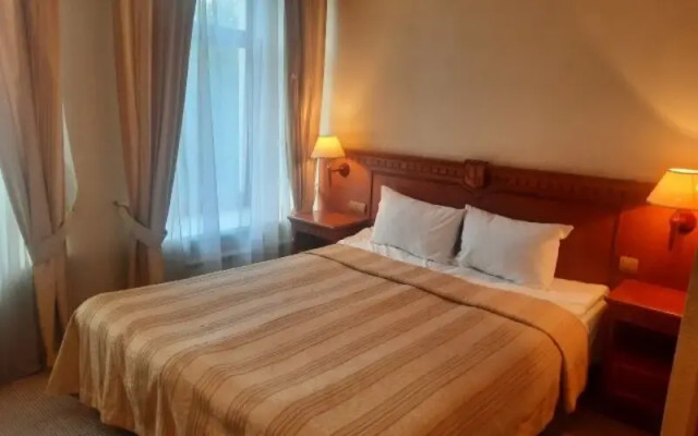 Golden Hotel