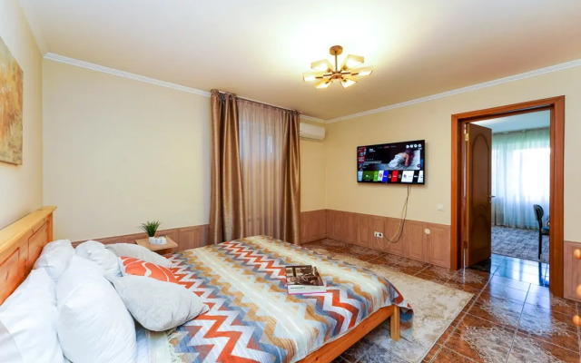 3 Gosti-24 Na Krymskoy Apartment
