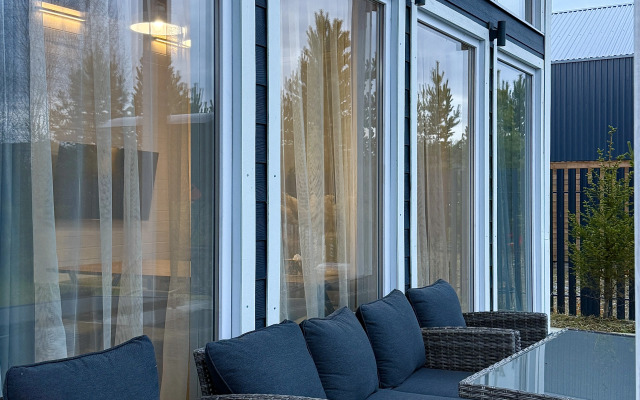 S Basseynom I Baney Private House