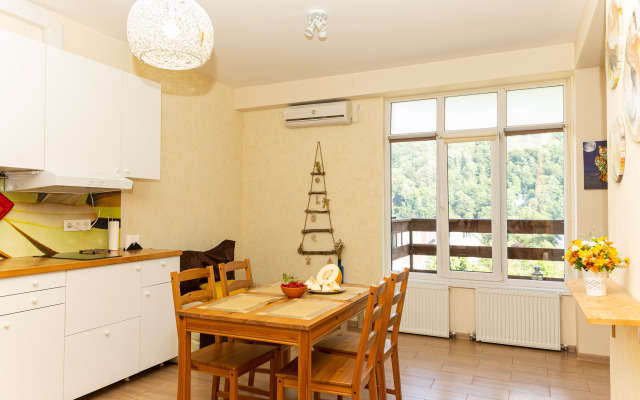 Semeynye S Vidom Na Gory Apartments