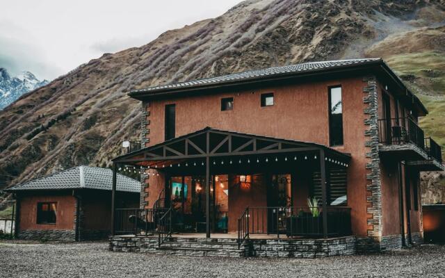 Kazbegi Mountains Hotel