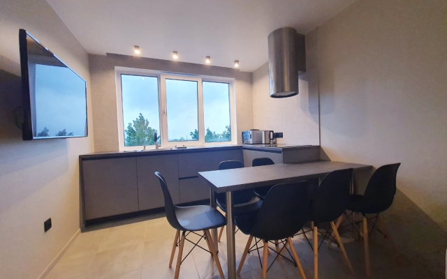 S Gostinoy I 3 Spalnyami Apartments