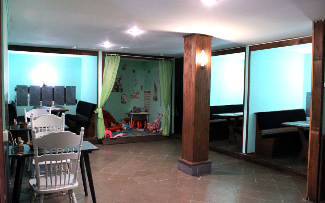 Pomestye Ampiala Hotel