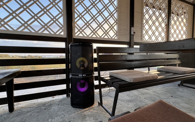 Частный дом у моря с беседкой