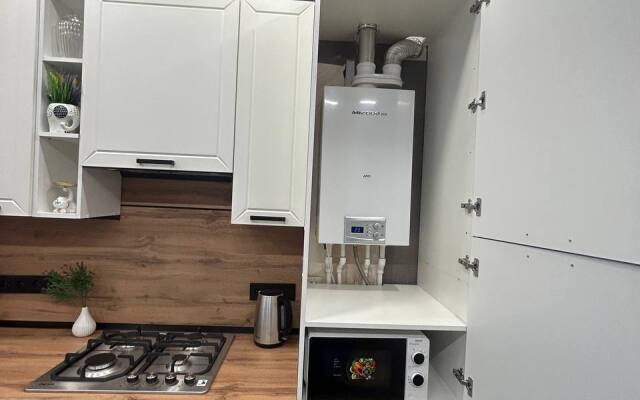 Uyutnaya Dizaynerskaya Kvartira Flat