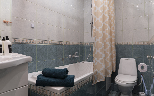 Квартира Двухкомнатная вид на Ботанический сад на 2 этаже