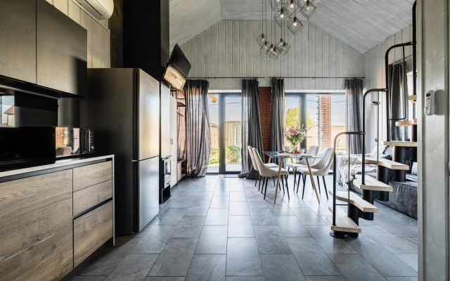 Частный  Дом с баней в поселке бизнес-класса