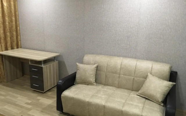 2kh-Komnatnaya S Khoroshim Remontom Flat