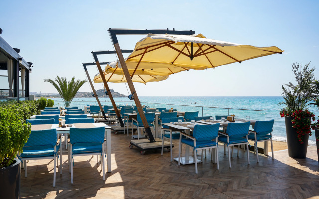 Four Season Li̇fe Resort