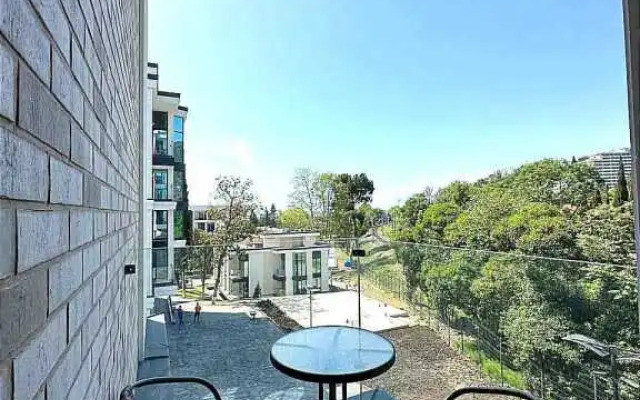 Dvukhurovnevyye s Balkonom Apartments