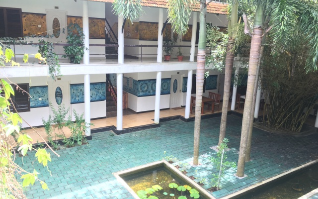 Michael J Hotel