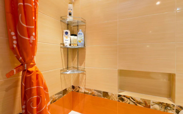 U Prudov v Oranzhevyh Cvetah Flat