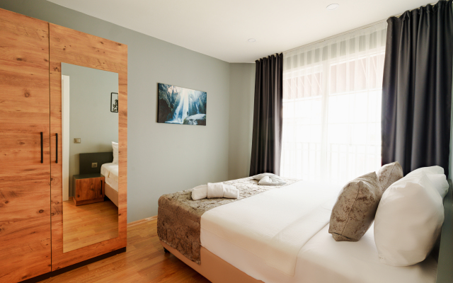 Mrt Suites Lara Hotel