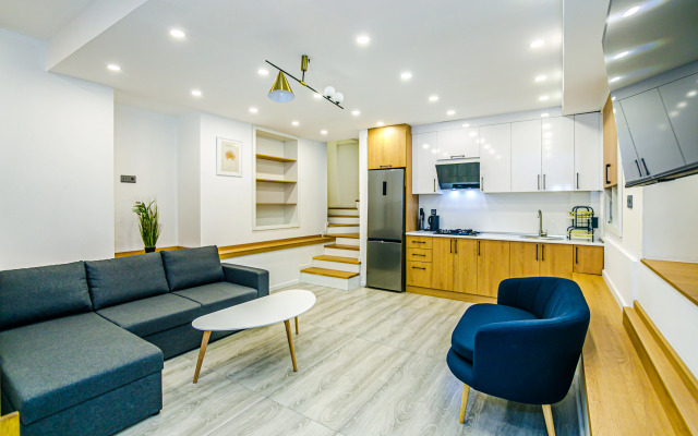 Imparator in Nizami Street Apartment