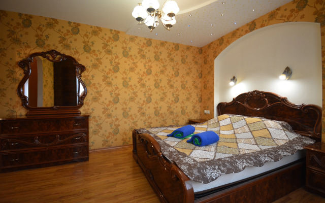 Квартира трёхкомнатная с двумя уборными лифтом и балконом