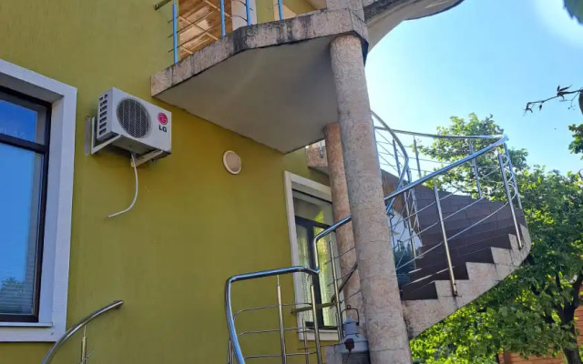 Yava Guest house