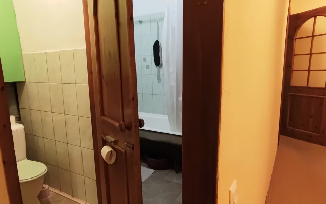 Snyat U Metro Guest house
