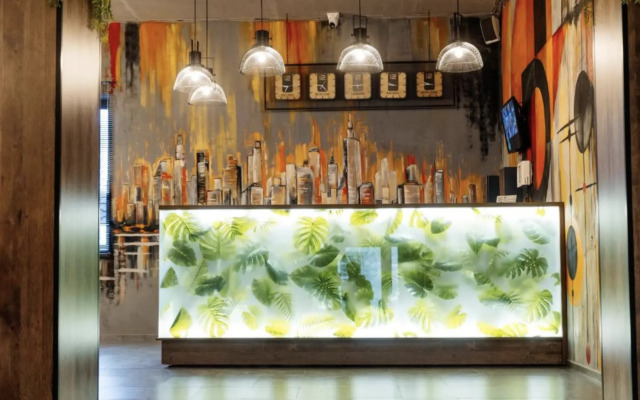 Avenue Hotel
