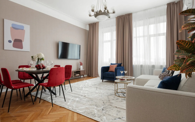 Gm Apartments Prostornaya Kvartira S Tremya Spalnymi I Balkonom S Vidom Na Teatr Estrady Flat