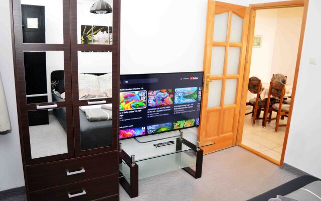 Lorabel Apartment House