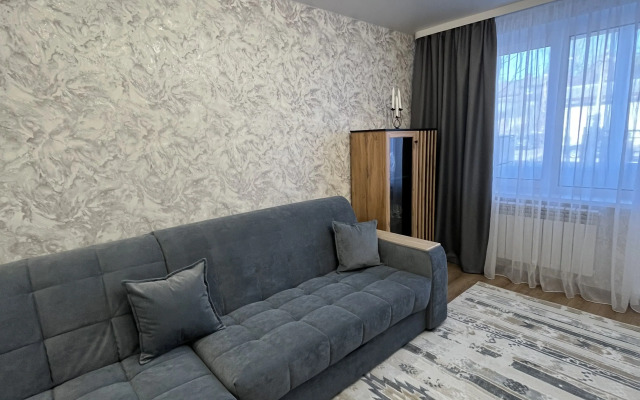 Na Pervomayskoy Flat