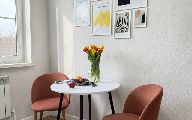 Skandinavskaya ryadom s trassoy M4 i tsentrom goroda Flat