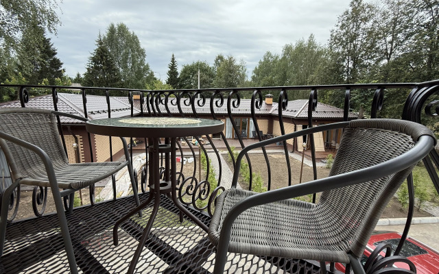 Апартаменты студия 14 Дворик Друзей