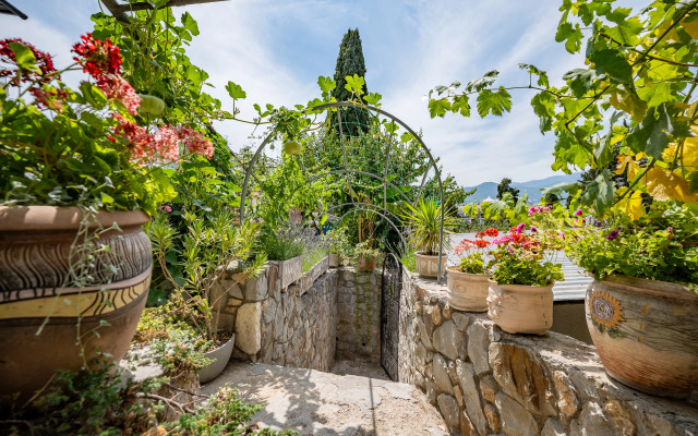 Na ulice Nagornaya 5 Apartments