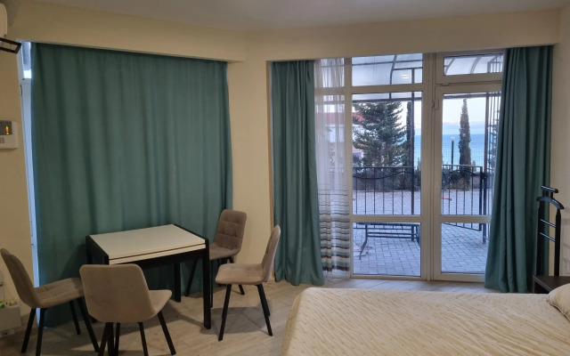 Апартаменты Лаванда. Студия с террасой и видом на море