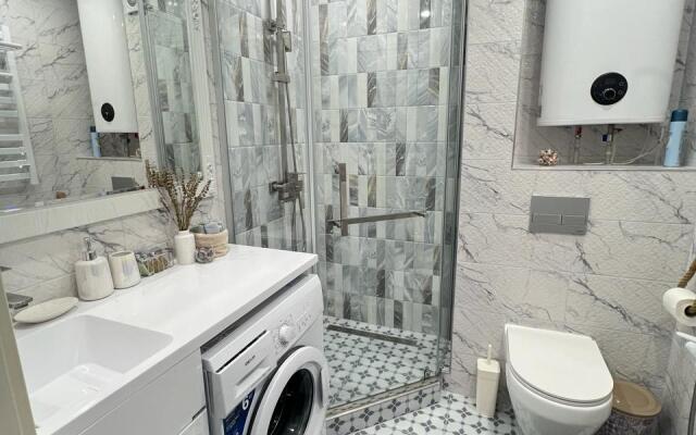 Apartamenty 3kh Komnatnye Dizaynerskie Apartamenty S Basseynom Apartments