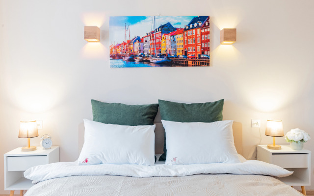 Апартаменты Петровский на Набережной Озера 22