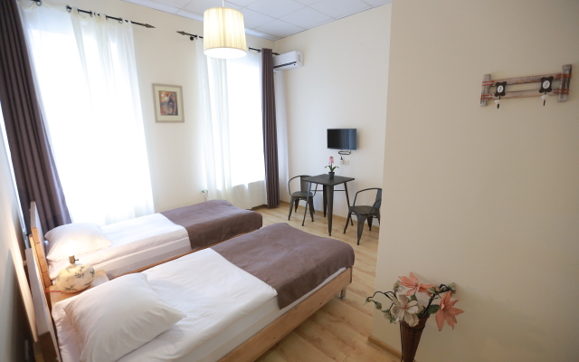 Midtown Hostel