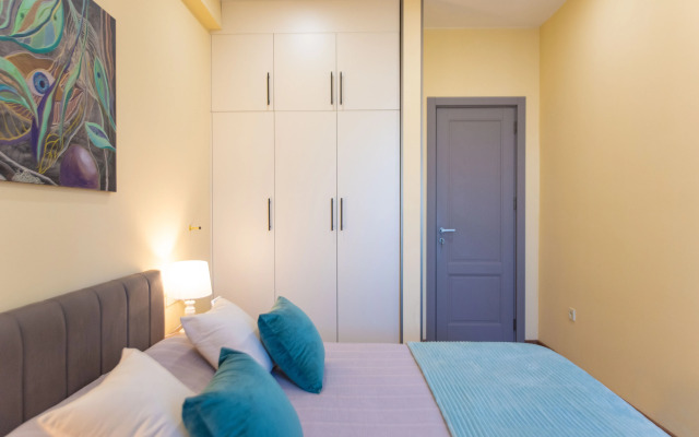 S Vidom na Reku i Gorod Apartments