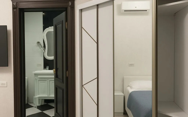 Royal Renaissance Hotel