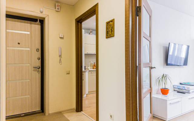 Dvuhkomnatnye v Svetlyh Tonah Vblizi Centra Goroda Apartments