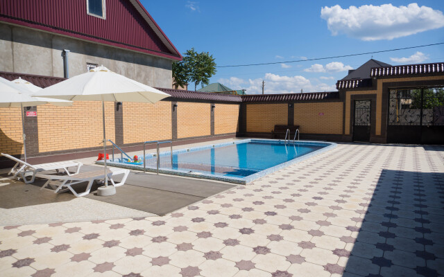 DeLyuks Hotel
